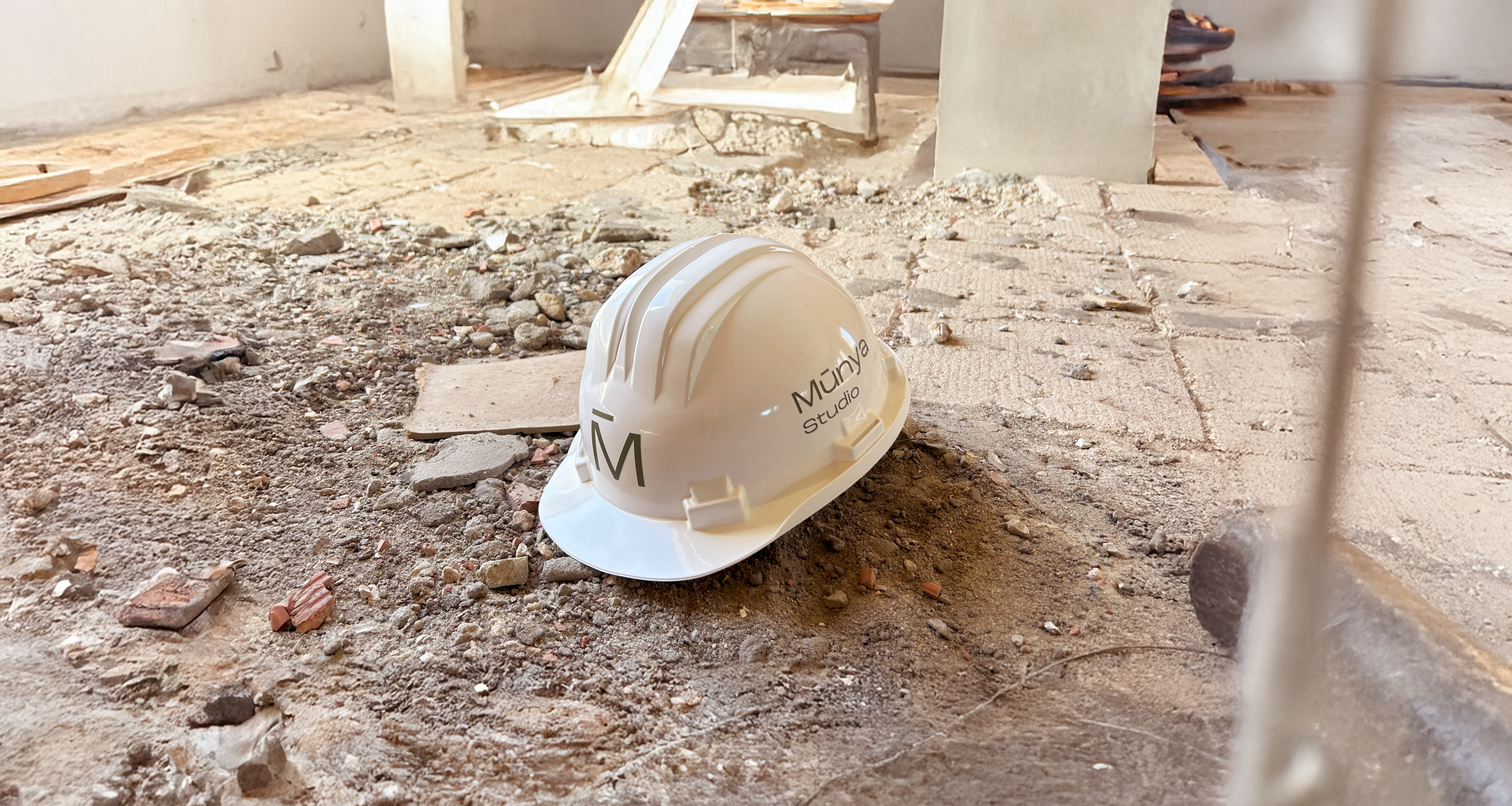 Casco de obra de Munya Studio